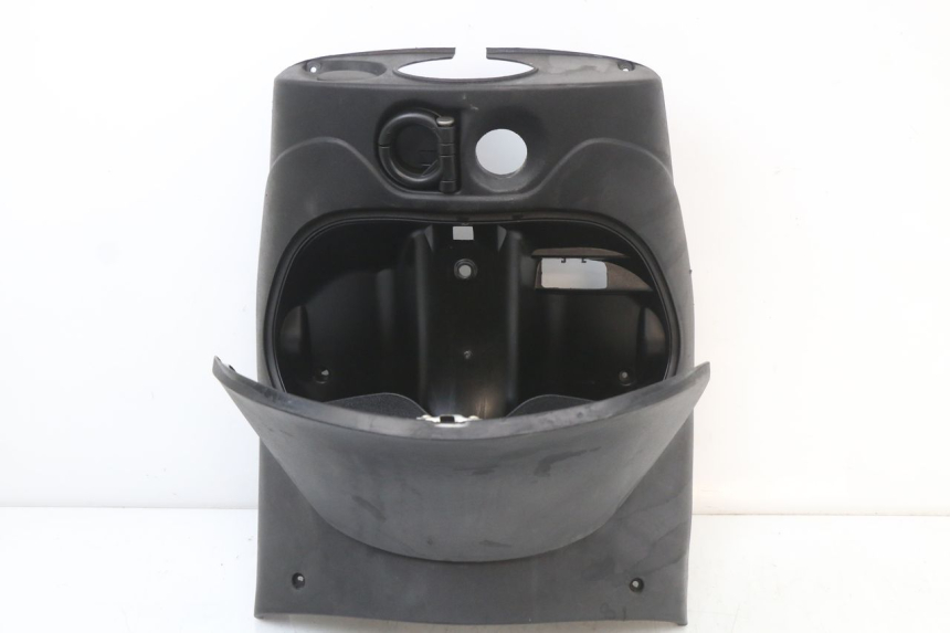 photo de TABLIER INTERIEUR PIAGGIO ZIP 4T 50 (2018 - 2020) - Gros plan technique