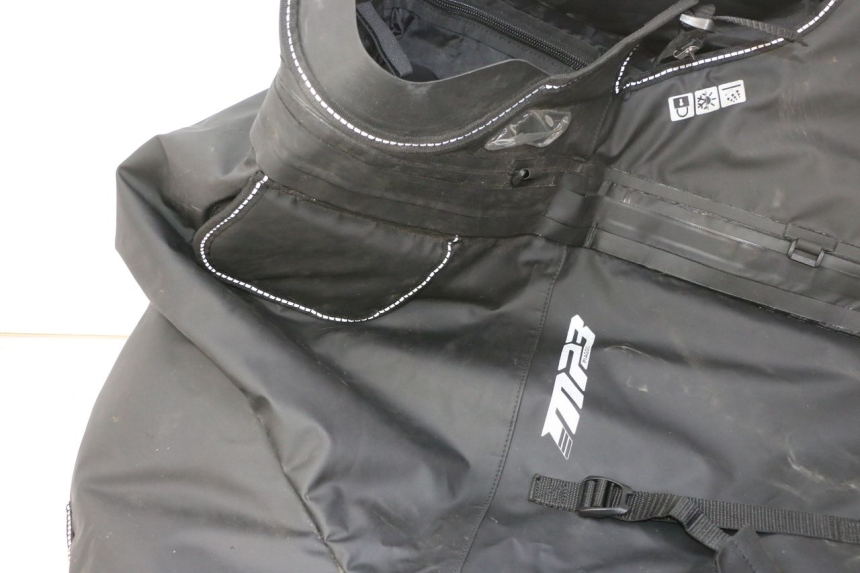 photo de TABLIER PROTECTION PIAGGIO MP3 HPE 310 (2024 - 2025) - Vue rapprochée