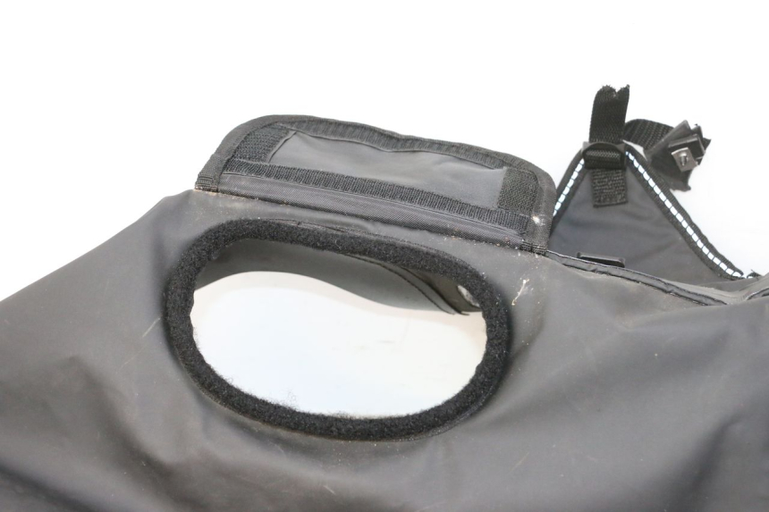 photo de TABLIER PROTECTION PIAGGIO MP3 HPE 310 (2024 - 2025) - Gros plan technique