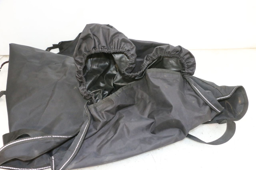 photo de TABLIER PROTECTION PIAGGIO MP3 500 (2016 - 2018) - Gros plan technique