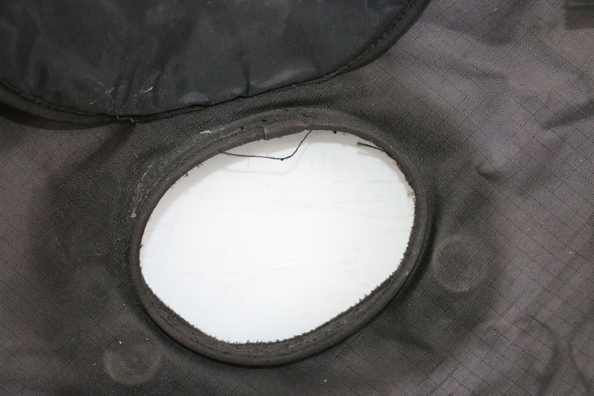 photo de TABLIER PROTECTION PIAGGIO XEVO - X EVO 125 (2007 - 2017) - Détail de la pièce