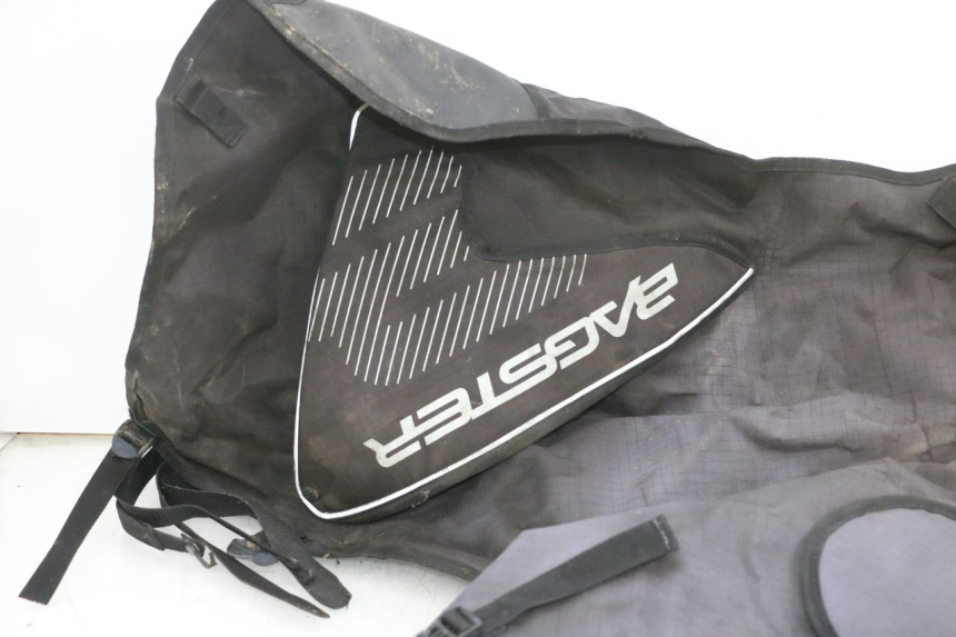 photo de TABLIER PROTECTION PIAGGIO XEVO - X EVO 125 (2007 - 2017) - Angle alternatif