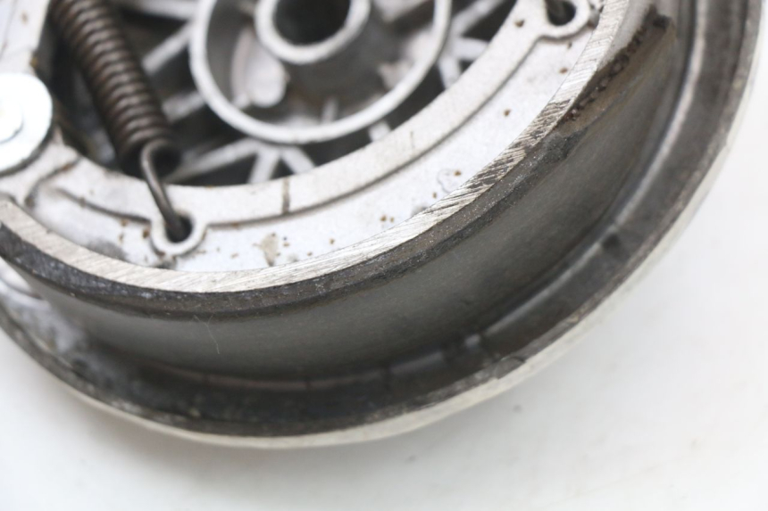 photo de TAMBOUR ARRIERE APRILIA CLASSIC 125 (1995 - 2001) - Gros plan technique