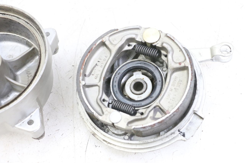 photo de TAMBOUR AVANT HONDA SCV LEAD 100 (2003 - 2007) - Détails caractéristiques