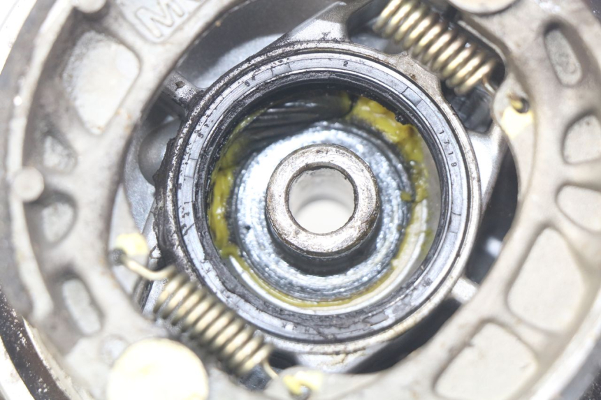 photo de TAMBOUR AVANT PEUGEOT LUDIX 50 (2008 - 2017) - Gros plan technique