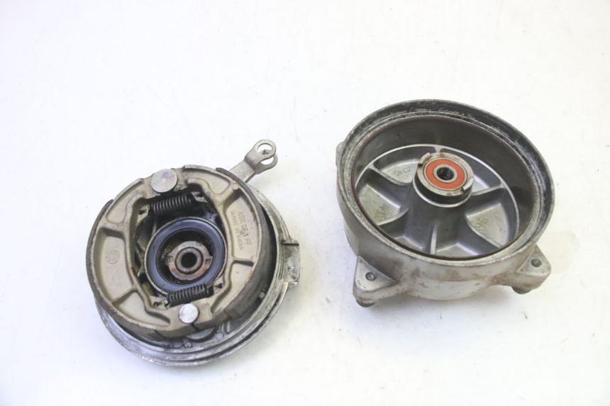 photo de TAMBOUR AVANT HONDA SCV LEAD 100 (2003 - 2007) - Vue principale