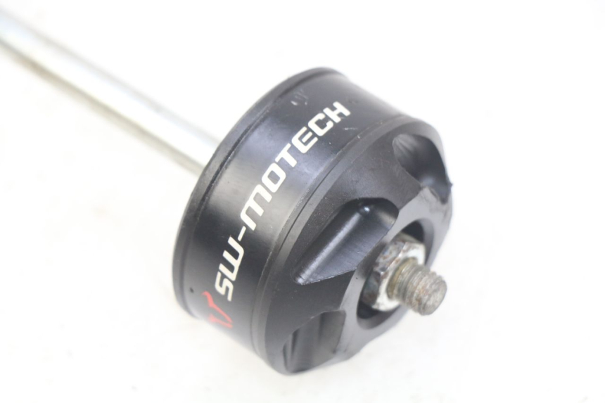 photo de TAMPON MOTEUR HONDA CB R 1000 (2018 - 2023) - Gros plan technique