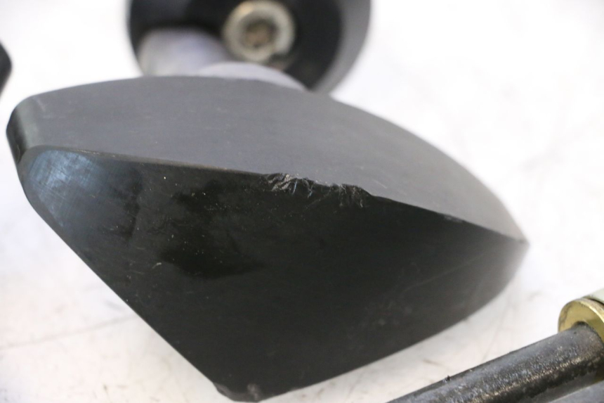 photo de TAMPON MOTEUR YAMAHA YZF R6 600 (2008 - 2009) - Zoom état d’usage