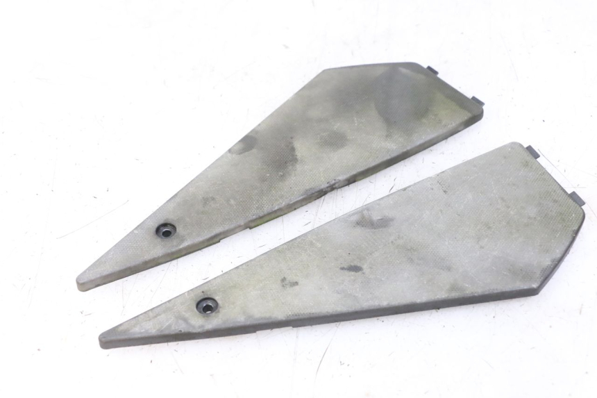 photo de TAPIS MARCHE PIED APRILIA SR MOTARD 50 (2012 - 2018) - Vue principale