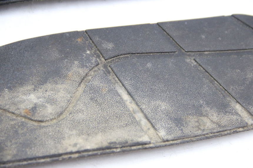 photo de TAPIS MARCHE PIED APRILIA ATLANTIC 500 (2002 - 2003) - Détails caractéristiques