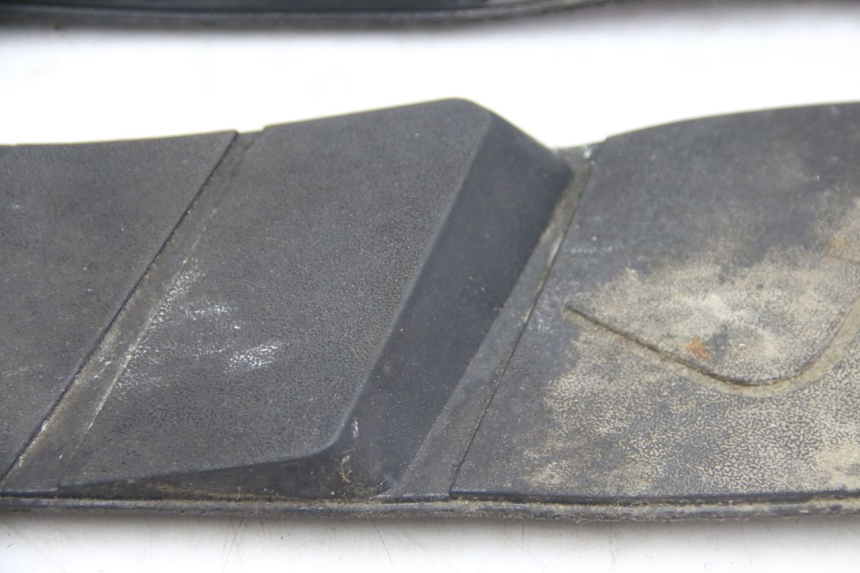 photo de TAPIS MARCHE PIED APRILIA ATLANTIC 500 (2002 - 2003) - Zoom composants