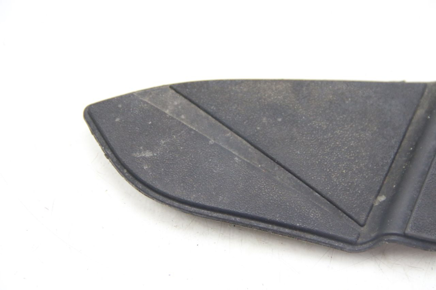 photo de TAPIS MARCHE PIED APRILIA ATLANTIC 500 (2002 - 2003) - Autre angle de vue