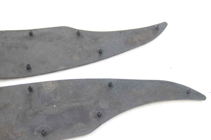 photo de TAPIS MARCHE PIED APRILIA ATLANTIC 500 (2002 - 2003) - Points de fixation