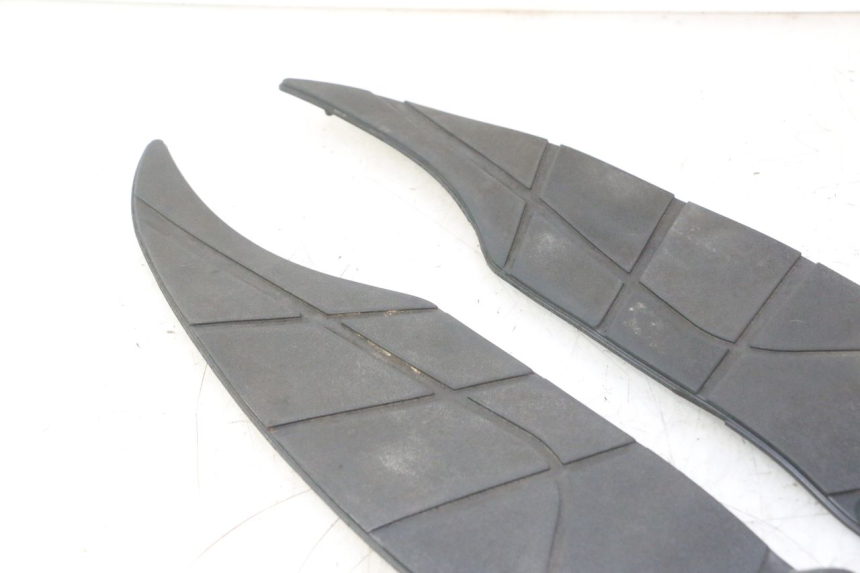 photo de TAPIS MARCHE PIED APRILIA ATLANTIC S 125 (2010 - 2013) - Zoom état d’usage