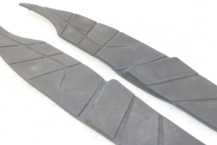 photo de TAPIS MARCHE PIED APRILIA ATLANTIC S 125 (2010 - 2013) - Autre angle de vue