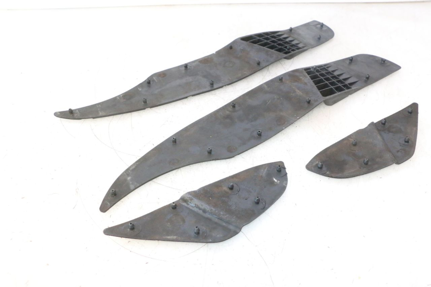 photo de TAPIS MARCHE PIED APRILIA ATLANTIC S 125 (2010 - 2013) - Marquages et références