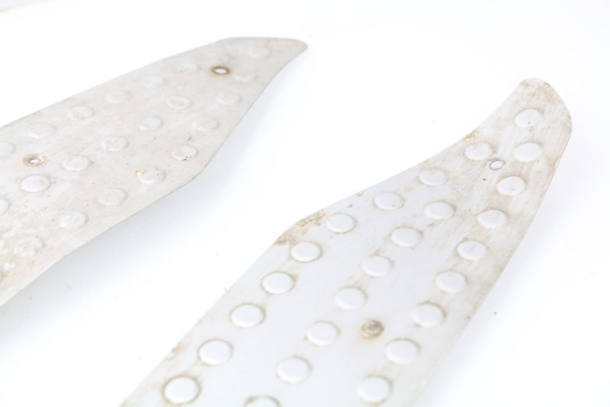 photo de TAPIS MARCHE PIED JONWAY AZTRAL 125 (2008 - 2017) - Vue d’ensemble