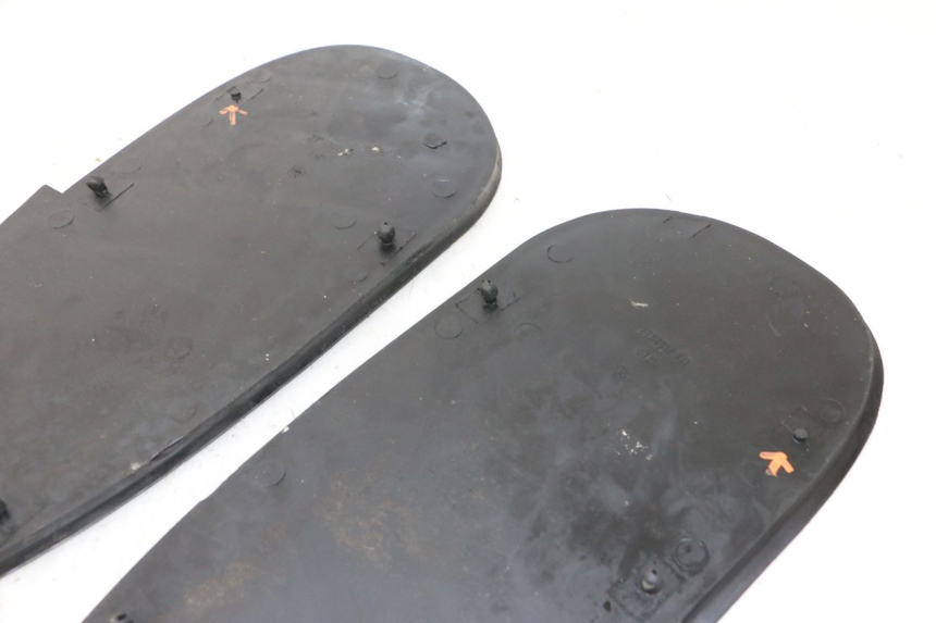 photo de TAPIS MARCHE PIED BMW C1 125 (2000 - 2003) - Détail de la pièce