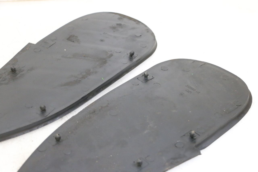 photo de TAPIS MARCHE PIED BMW C1 125 (2000 - 2003) - Détail de la pièce