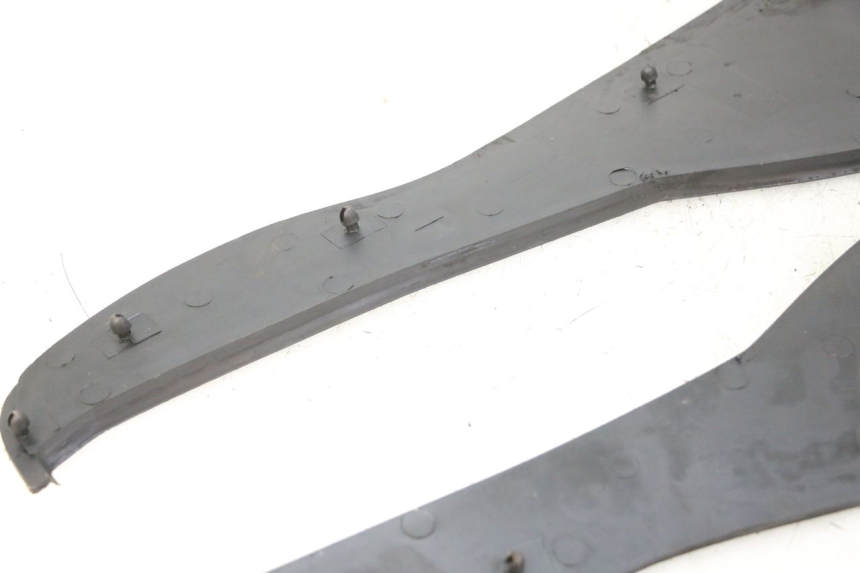 photo de TAPIS MARCHE PIED BMW C1 125 (2000 - 2003) - Zoom état d’usage