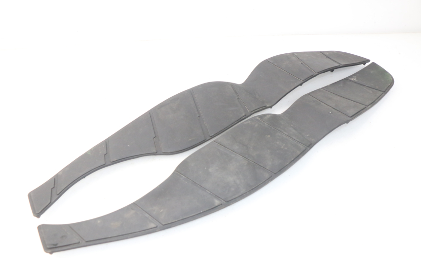 photo de TAPIS MARCHE PIED SUZUKI BURGMAN 125 (2007 - 2014) - Vue principale