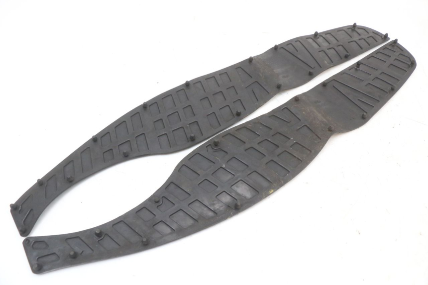 photo de TAPIS MARCHE PIED SUZUKI BURGMAN 125 (2007 - 2014) - Autre angle de vue