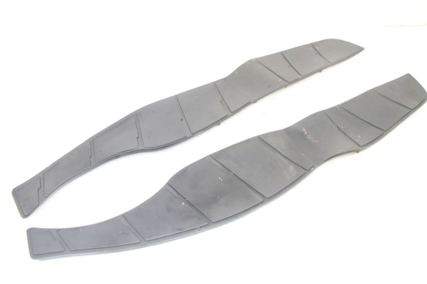 photo de TAPIS MARCHE PIED SUZUKI BURGMAN 125 (2015 - 2017) - Vue principale