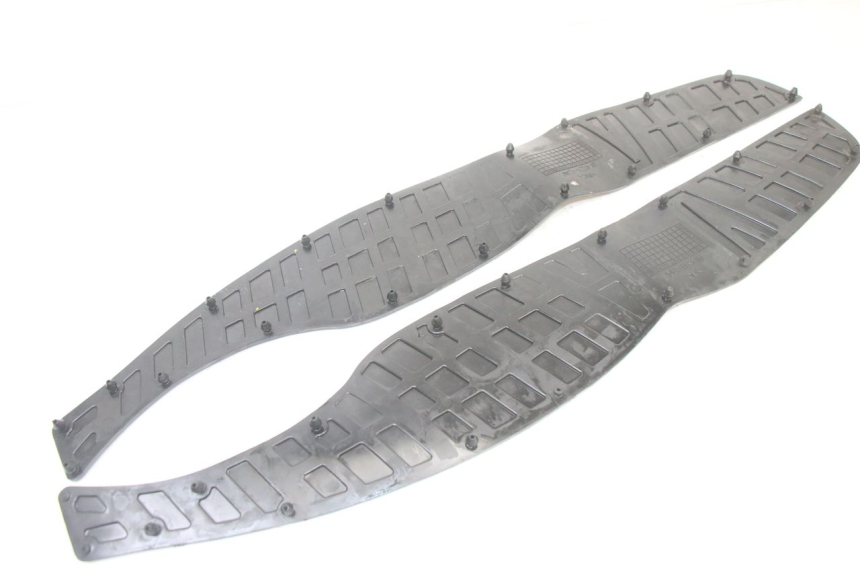 photo de TAPIS MARCHE PIED SUZUKI BURGMAN 125 (2015 - 2017) - Autre angle de vue