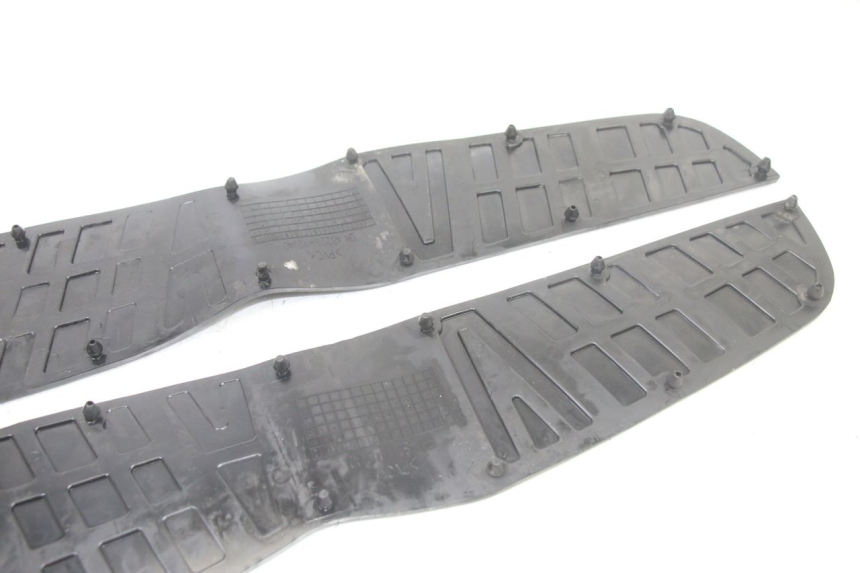 photo de TAPIS MARCHE PIED SUZUKI BURGMAN 125 (2015 - 2017) - Vue d’ensemble