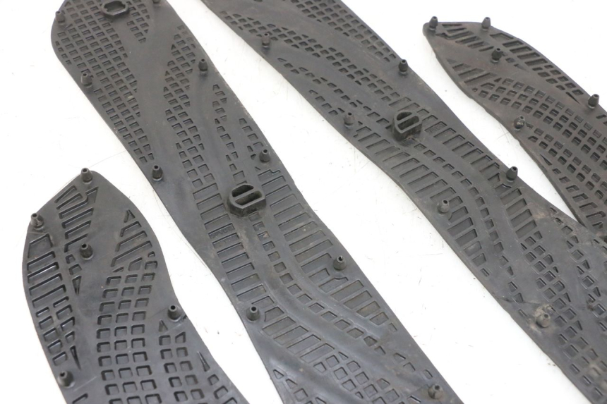 photo de TAPIS MARCHE PIED SUZUKI BURGMAN 650 (2013 - 2020) - Zoom état d’usage