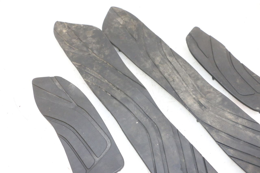 photo de TAPIS MARCHE PIED SUZUKI BURGMAN 650 (2013 - 2020) - Vue d’ensemble