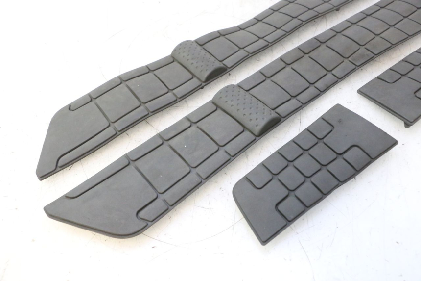 photo de TAPIS MARCHE PIED SUZUKI BURGMAN EXECUTIVE ABS 650 (2006 - 2012) - Vue d’ensemble