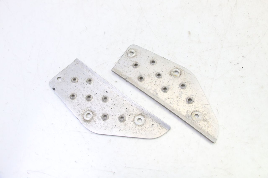 photo de TAPIS MARCHE PIED YAMAHA BW'S 100 (1999 - 2002) - Autre angle de vue