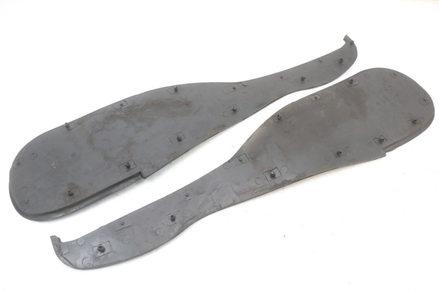 photo de TAPIS MARCHE PIED BMW C1 125 (2000 - 2003) - Gros plan technique