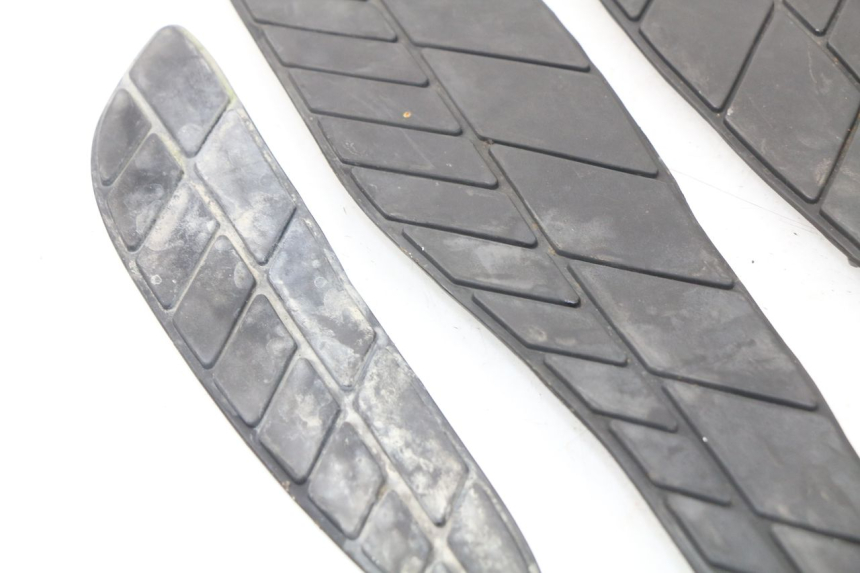 photo de TAPIS MARCHE PIED ERIDER CARGO 1 (2009 - 2018) - Points de fixation