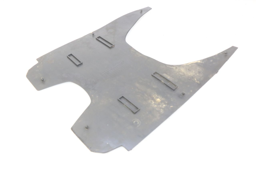 photo de TAPIS MARCHE PIED SUZUKI CP 80 (1985 - 1996) - Zoom état d’usage