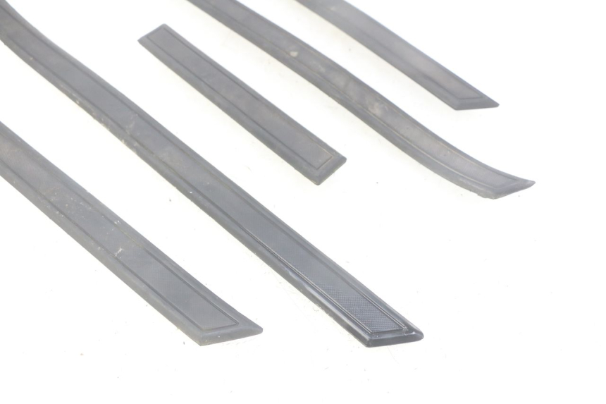 photo de TAPIS MARCHE PIED PEUGEOT DJANGO 2T 50 (2014 - 2019) - Zoom état d’usage