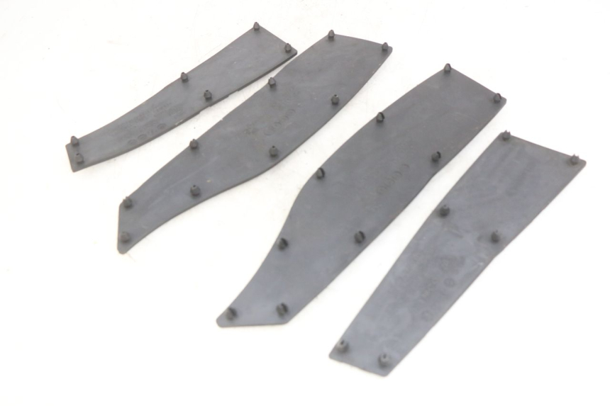 photo de TAPIS MARCHE PIED KYMCO DOWNTOWN ABS 125 (2015 - 2017) - Détail de la pièce