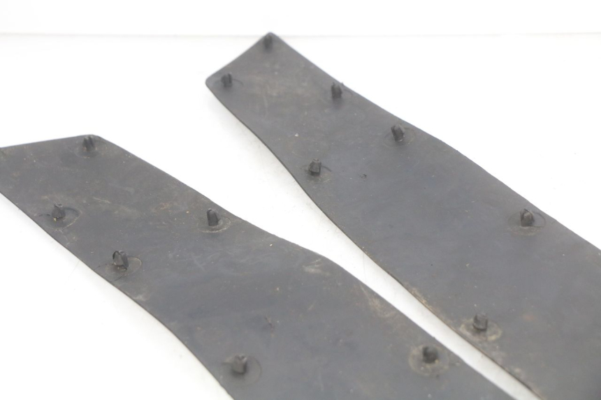 photo de TAPIS MARCHE PIED HONDA FES PANTHEON 2T 125 (1998 - 2002) - Détail de la pièce