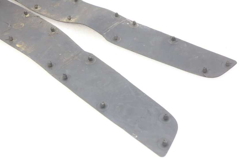 photo de TAPIS MARCHE PIED HONDA FES PANTHEON 2T 125 (1998 - 2002) - Autre angle de vue