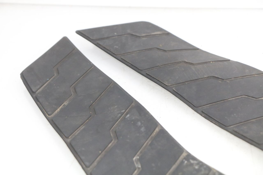 photo de TAPIS MARCHE PIED HONDA FES PANTHEON 2T 125 (1998 - 2002) - Vue d’ensemble