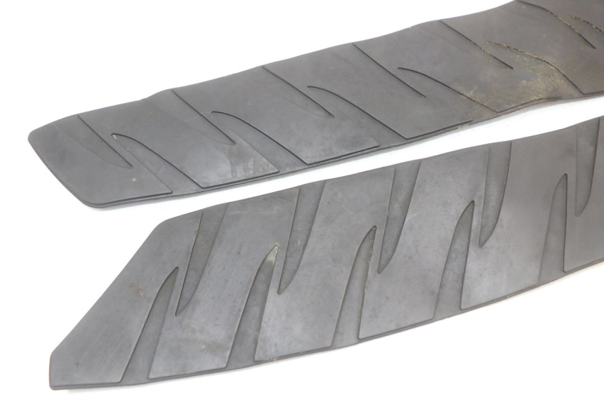 photo de TAPIS MARCHE PIED HONDA FJS SILVER WING SILVERWING 400 (2005 - 2008) - Zoom état d’usage