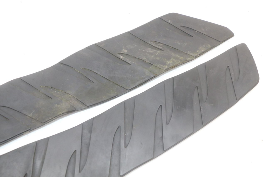 photo de TAPIS MARCHE PIED HONDA FJS SILVER WING SILVERWING 400 (2005 - 2008) - Autre angle de vue