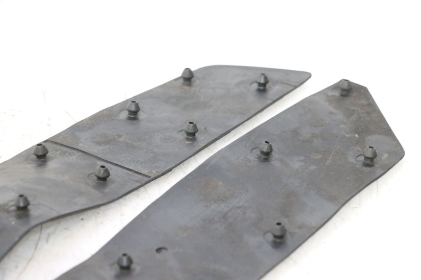 photo de TAPIS MARCHE PIED HONDA FJS SILVER WING SILVERWING 400 (2005 - 2008) - Détail de la pièce