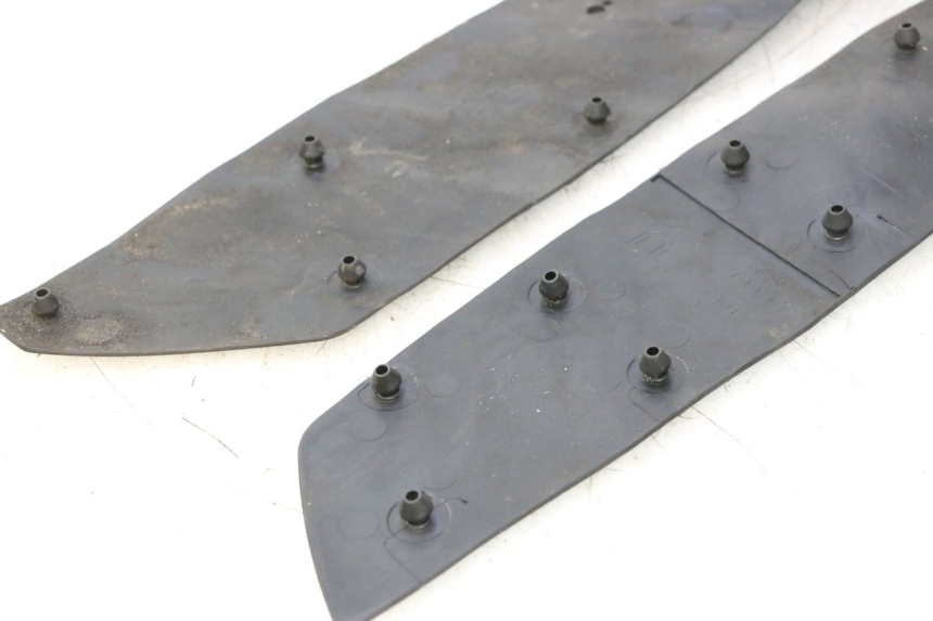 photo de TAPIS MARCHE PIED HONDA FJS SILVER WING SILVERWING 400 (2005 - 2008) - Autre angle de vue