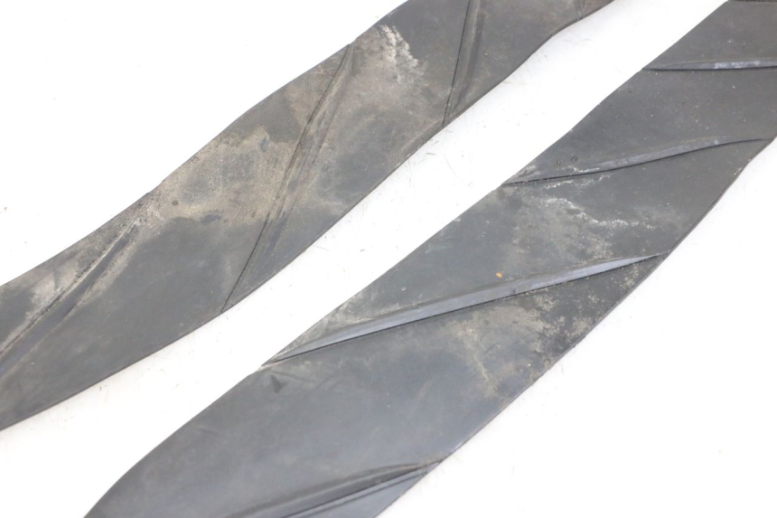 photo de TAPIS MARCHE PIED HONDA FORZA ABS 300 (2013 - 2017) - Points de fixation