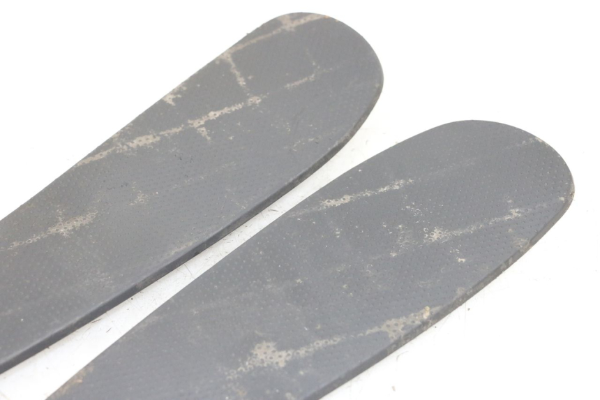 photo de TAPIS MARCHE PIED PEUGEOT GEOPOLIS RS 125 (2007 - 2009) - Détail de la pièce