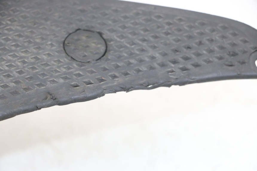 photo de TAPIS MARCHE PIED GILERA NEXUS 300 (2008 - 2013) - Zoom état d’usage