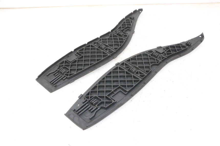 photo de TAPIS MARCHE PIED GILERA NEXUS 300 (2008 - 2013) - Autre angle de vue