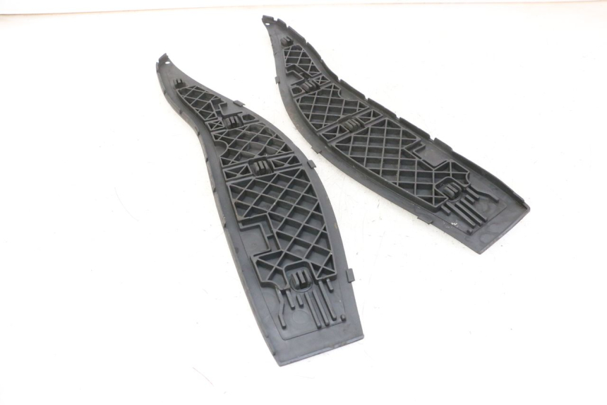 photo de TAPIS MARCHE PIED GILERA NEXUS 300 (2008 - 2013) - Gros plan technique